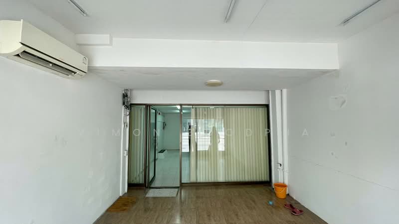 อาคารพาณิชย์ ทําเลทอง ติดถนนใหญ่, Bangkok, Lat Phrao, Bangkok, , 300 sqm, Shophouse For Sale, by Vimon Boodpha, 500435082 - DDproperty.com