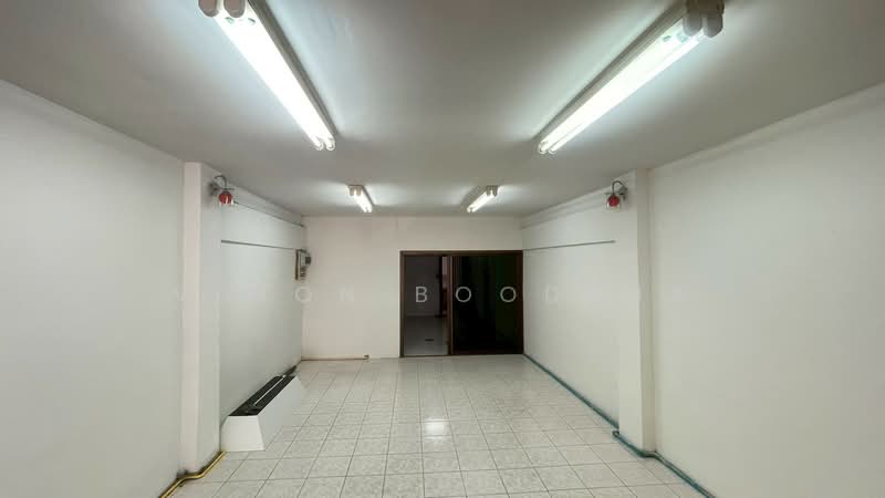 อาคารพาณิชย์ ทําเลทอง ติดถนนใหญ่, Bangkok, Lat Phrao, Bangkok, , 300 sqm, Shophouse For Sale, by Vimon Boodpha, 500435082 - DDproperty.com