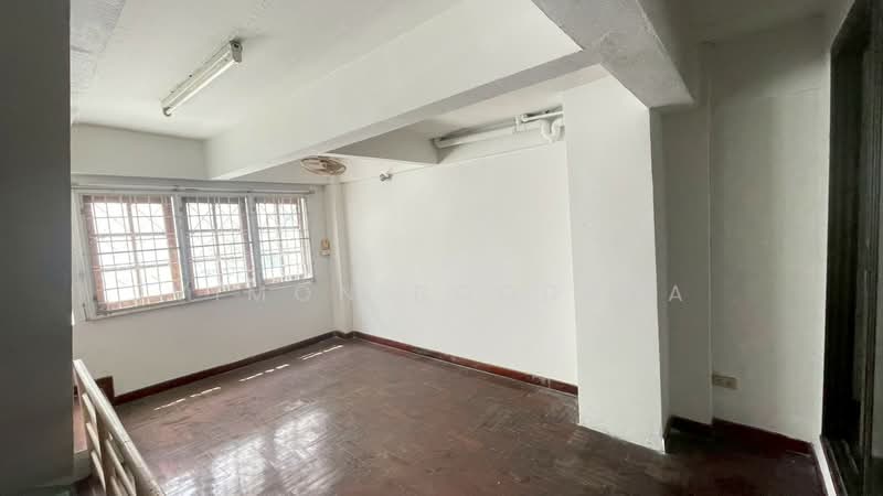 อาคารพาณิชย์ ทําเลทอง ติดถนนใหญ่, Bangkok, Lat Phrao, Bangkok, , 300 sqm, Shophouse For Sale, by Vimon Boodpha, 500435082 - DDproperty.com