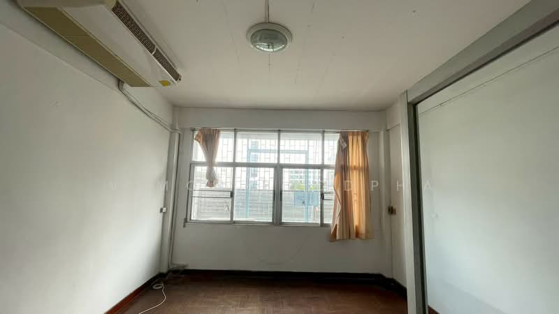 อาคารพาณิชย์ ทําเลทอง ติดถนนใหญ่, Bangkok, Lat Phrao, Bangkok, , 300 sqm, Shophouse For Sale, by Vimon Boodpha, 500435082 - DDproperty.com