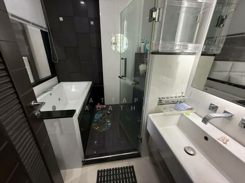 Ivy Ampio, Bangkok, 48 Ratchadaphisek Road, Huai Khwang, Bangkok, 3 Bedrooms, 136 sqm, Condo For Rent, by Nattapol Jedsadathitikul, 500435124 - DDproperty.com