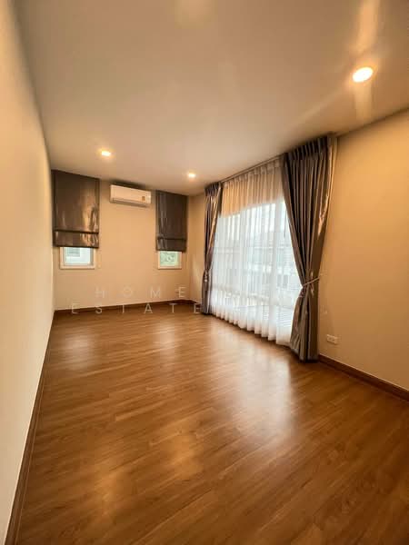 Centro Rama9-Krungthep Kreetha, Bangkok, Khlong Song Ton Nun, Lat Krabang, Bangkok, 4 Bedrooms, 210 sqm, Townhouse For Sale, by HOME Real Estate Service, 500435202 - DDproperty.com