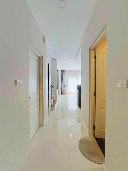 Centro Rama9-Krungthep Kreetha, Bangkok, Khlong Song Ton Nun, Lat Krabang, Bangkok, 4 Bedrooms, 210 sqm, Townhouse For Sale, by HOME Real Estate Service, 500435202 - DDproperty.com