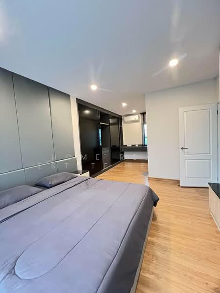 Centro Rama9-Krungthep Kreetha, Bangkok, Khlong Song Ton Nun, Lat Krabang, Bangkok, 4 Bedrooms, 210 sqm, Townhouse For Sale, by HOME Real Estate Service, 500435202 - DDproperty.com