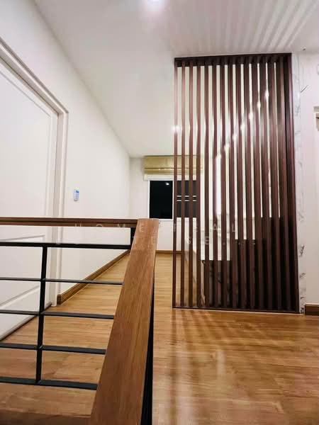 Centro Rama9-Krungthep Kreetha, Bangkok, Khlong Song Ton Nun, Lat Krabang, Bangkok, 4 Bedrooms, 210 sqm, Townhouse For Sale, by HOME Real Estate Service, 500435202 - DDproperty.com