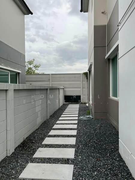 Centro Rama9-Krungthep Kreetha, Bangkok, Khlong Song Ton Nun, Lat Krabang, Bangkok, 4 Bedrooms, 210 sqm, Townhouse For Sale, by HOME Real Estate Service, 500435202 - DDproperty.com