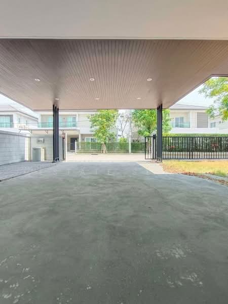 Centro Rama9-Krungthep Kreetha, Bangkok, Khlong Song Ton Nun, Lat Krabang, Bangkok, 4 Bedrooms, 210 sqm, Townhouse For Sale, by HOME Real Estate Service, 500435202 - DDproperty.com