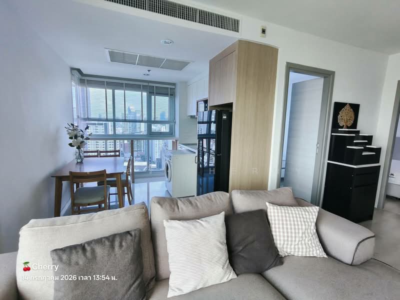 Life Ratchadapisek, Bangkok, 279 Ratchadapisaek Road, Huai Khwang, Bangkok, 2 Bedrooms, 65 sqm, Condo For Rent, by Tamita Kongsoithong, 500435323 - DDproperty.com