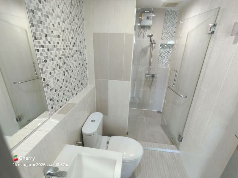 Life Ratchadapisek, Bangkok, 279 Ratchadapisaek Road, Huai Khwang, Bangkok, 2 Bedrooms, 65 sqm, Condo For Rent, by Tamita Kongsoithong, 500435323 - DDproperty.com