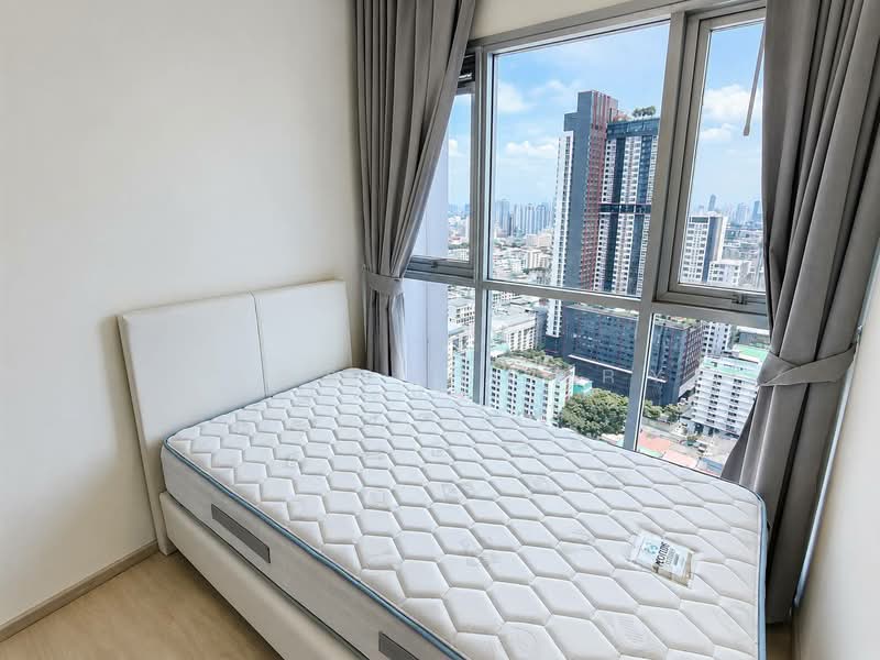 Life Ratchadapisek, Bangkok, 279 Ratchadapisaek Road, Huai Khwang, Bangkok, 2 Bedrooms, 65 sqm, Condo For Rent, by Tamita Kongsoithong, 500435323 - DDproperty.com