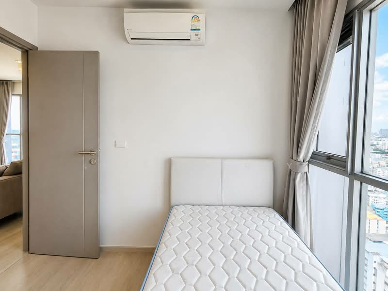 Life Ratchadapisek, Bangkok, 279 Ratchadapisaek Road, Huai Khwang, Bangkok, 2 Bedrooms, 65 sqm, Condo For Rent, by Tamita Kongsoithong, 500435323 - DDproperty.com