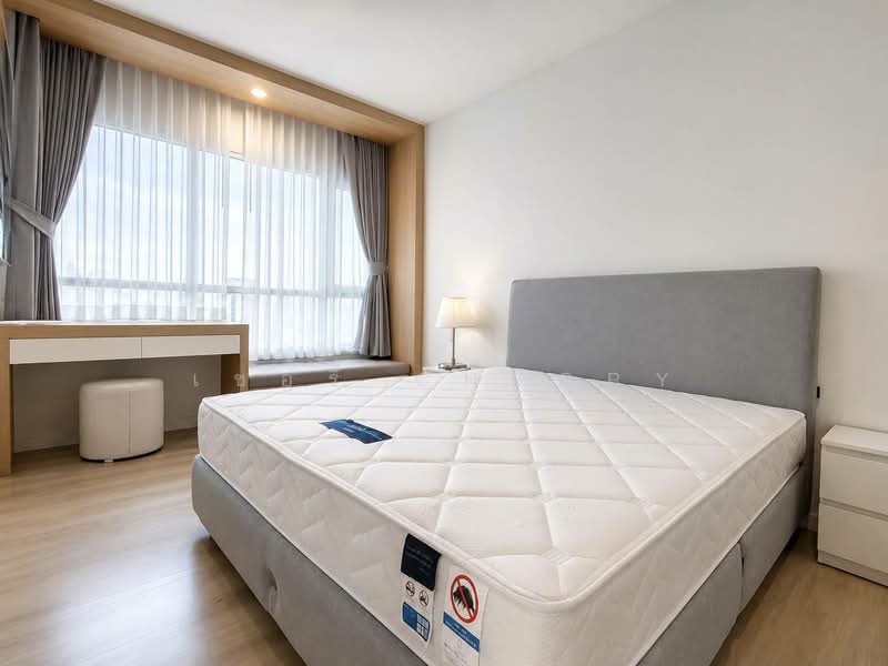 Life Ratchadapisek, Bangkok, 279 Ratchadapisaek Road, Huai Khwang, Bangkok, 2 Bedrooms, 65 sqm, Condo For Rent, by Tamita Kongsoithong, 500435323 - DDproperty.com