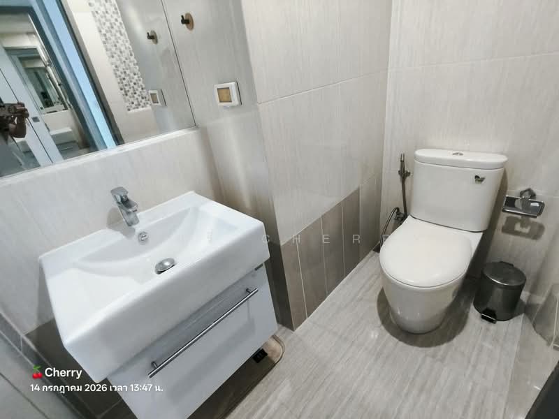 Life Ratchadapisek, Bangkok, 279 Ratchadapisaek Road, Huai Khwang, Bangkok, 2 Bedrooms, 65 sqm, Condo For Rent, by Tamita Kongsoithong, 500435323 - DDproperty.com