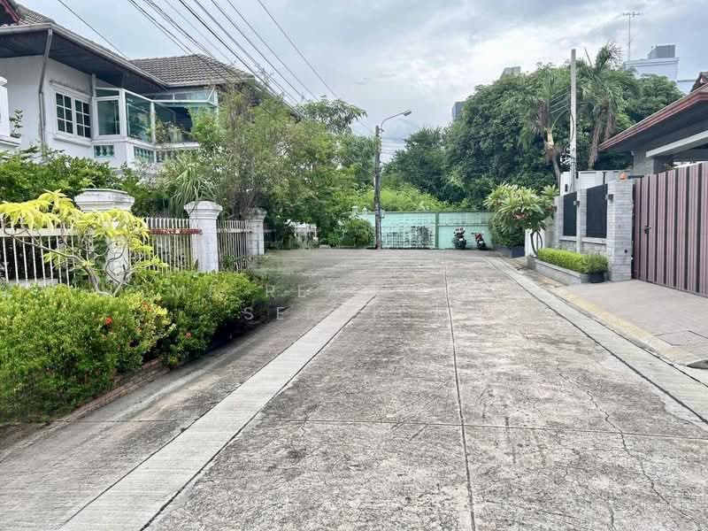 หมู่บ้านรุ่งเจริญ ซอยวชิรธรรมสาธิต 21, กรุงเทพ, บางจาก, พระโขนง, กรุงเทพ, 200 ตร.ม., บ้านเดี่ยว ขาย, โดย HOME Real Estate Service, 500435325 - DDproperty.com