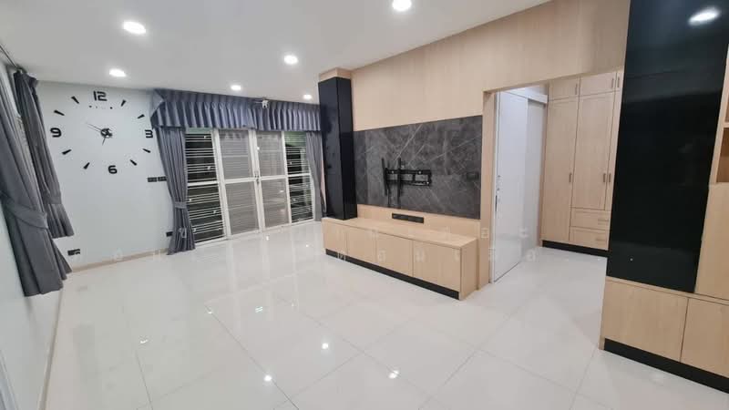 The Connect Donmuang-Viphavadi, Bangkok, Liap Khoo Nai Kim Sai 1 Road, Si Khan, Don Mueang, Bangkok, 6 Bedrooms, 285 sqm, Townhouse For Sale, by คุณลี, 500435358 - DDproperty.com