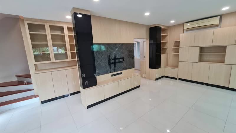 The Connect Donmuang-Viphavadi, Bangkok, Liap Khoo Nai Kim Sai 1 Road, Si Khan, Don Mueang, Bangkok, 6 Bedrooms, 285 sqm, Townhouse For Sale, by คุณลี, 500435358 - DDproperty.com