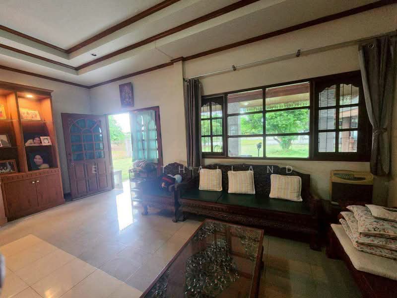 ขายบ้าน 4ห้องนอน 3 ห้องน้ำ พร้อมที่ดินผืนใหญ่ 10 ไร่ อ.พร้าว จ.เชียงใหม่, Chiang Mai, Khuan Phak, Phrao, Chiang Mai, 4 Bedrooms, 300 sqm, Single Detached House For Sale, by ERA Thailand, 500435385 - DDproperty.com