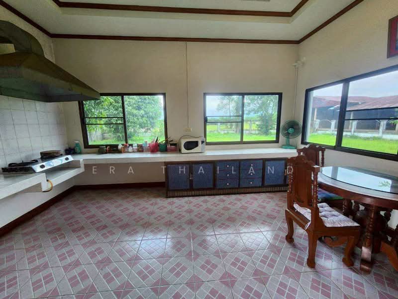 ขายบ้าน 4ห้องนอน 3 ห้องน้ำ พร้อมที่ดินผืนใหญ่ 10 ไร่ อ.พร้าว จ.เชียงใหม่, Chiang Mai, Khuan Phak, Phrao, Chiang Mai, 4 Bedrooms, 300 sqm, Single Detached House For Sale, by ERA Thailand, 500435385 - DDproperty.com