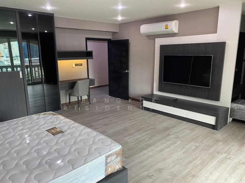 Royal Castle Sukhumvit, Bangkok, 30 Soi Sukhumvit 39, Khlongtoei Nua, Watthana, Bangkok, 4 Bedrooms, 265 sqm, Condo For Sale, by Bangkok Residential, 500435518 - DDproperty.com