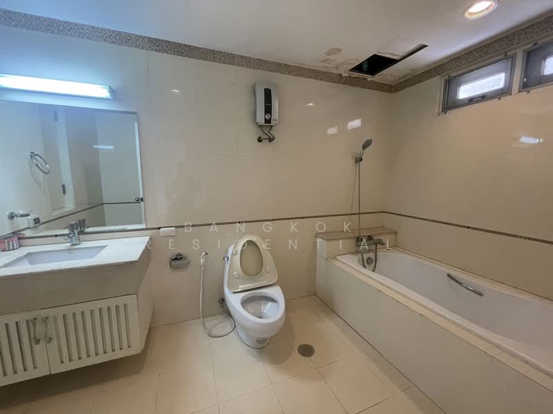 D.S. Tower 1 Sukhumvit 33, Bangkok, Soi Phrom Chit, Khlong Tan Nua, Watthana, Bangkok, 4 Bedrooms, 293 sqm, Condo For Sale, by Bangkok Residential, 500435813 - DDproperty.com