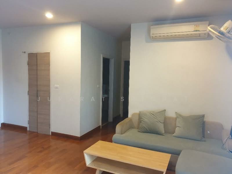 HIVE Taksin, Bangkok, 18 1 Soi, Khlong Ton Sai, Khlong San, Bangkok, 2 Bedrooms, 72 sqm, Condo For Rent, by Jurarat Srichat, 500435830 - DDproperty.com
