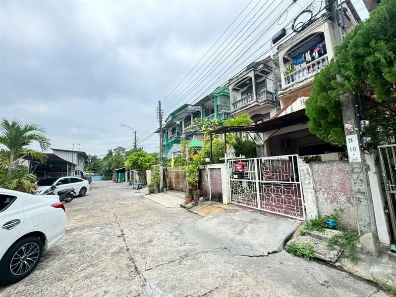 ทาวน์โฮม 3 ชั้น 35 ตร.ว. ทาวน์โฮม ซอยเพชรเกษม68 แยก13, Bangkok, ถนนเพชรเกษม, Bang Kae Nua, Bang Khae, Bangkok, 6 Bedrooms, 160 sqm, Townhouse For Sale, by คุณ ฐิชาปัณณ์ สังวาลรัมย์ (ปูน), 500435972 - DDproperty.com
