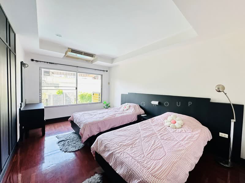 Charktip Court, Bangkok, 62 Soi Sukhumvit 51, Khlongtoei Nua, Watthana, Bangkok, 3 Bedrooms, 200 sqm, Condo For Rent, by The Luxe Group, 500435996 - DDproperty.com
