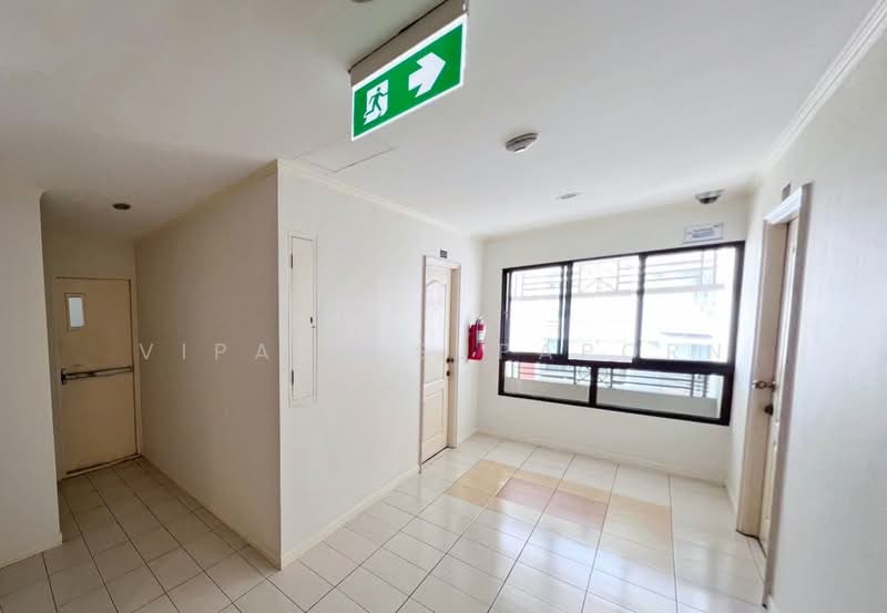 Lumpini Place Narathiwas 24, Bangkok, Sathu Pradit 19 Alley 3, Chong Nonsi, Yan Nawa, Bangkok, 1 Bedroom, 33 sqm, Condo For Sale, by Vipada Supaporn, 500436045 - DDproperty.com