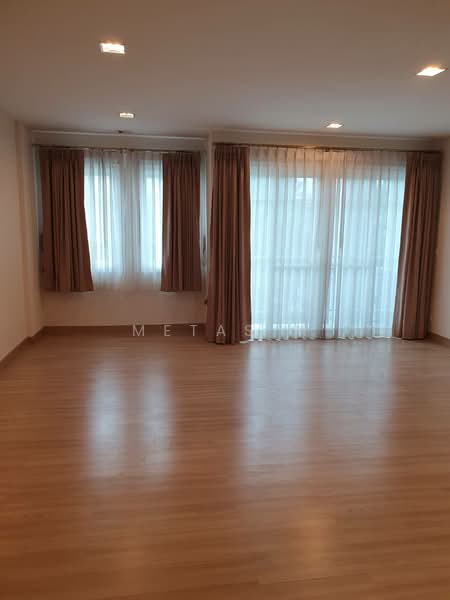 The Master @BTS Udomsuk, Bangkok, Soi Sukhumvit 103, Bang Na, Bangkok, 3 Bedrooms, 266 sqm, Townhouse For Sale, by Metas M, 500436048 - DDproperty.com