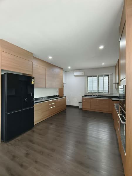 บ้านเดี่ยวเอกมัย 3 ชั้น 50 ตารางวา สุขุมวิท, Bangkok, Phra Kanong Nua, Watthana, Bangkok, 4 Bedrooms, 330 sqm, Single Detached House For Sale, by Thanitcha Kangkasuwanno, 500436058 - DDproperty.com