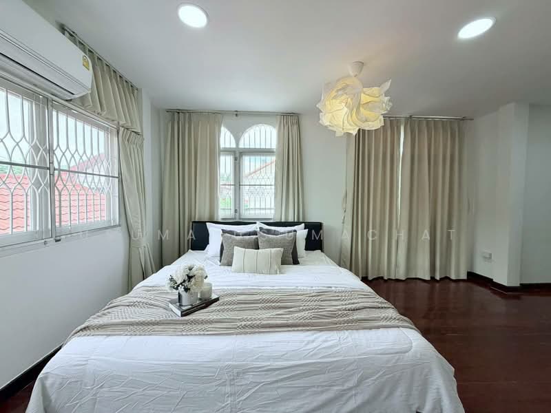 บ้านเดี่ยว ห้วยขวาง 4 นาที ถึง MRT ห้วยขวาง, Bangkok, Huai Khwang, Bangkok, 6 Bedrooms, 400 sqm, Single Detached House For Rent, by Usuma Usumachat, 500436078 - DDproperty.com