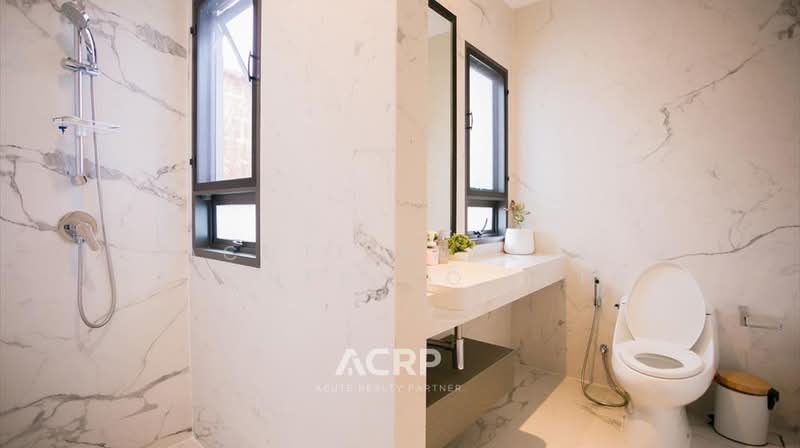 The Gentry Ekamai-Ladprao, Bangkok, 90 Soi Ladprao 94, Phlapphla, Wang Thonglang, Bangkok, 3 Bedrooms, 380 sqm, Single Detached House For Sale, by Acute Realty Partner Co.,Ltd., 500436095 - DDproperty.com