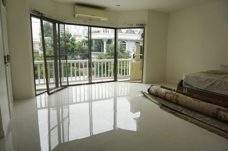 ทาวน์เฮ้าส์ 5-ห้องนอน, กรุงเทพ, คลองตันเหนือ, วัฒนา, กรุงเทพ, 500 ตร.ม., ทาวน์เฮ้าส์ ขาย, โดย Walapa Jidbumrungsakun, 500436151 - DDproperty.com