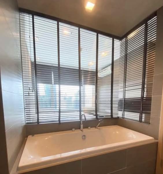 Siri At Sukhumvit, Bangkok, 902 Sukhumvit Road, Phra Kanong, Khlong Toei, Bangkok, 2 Bedrooms, 68 sqm, Condo For Sale, by Walapa Jidbumrungsakun, 500436206 - DDproperty.com