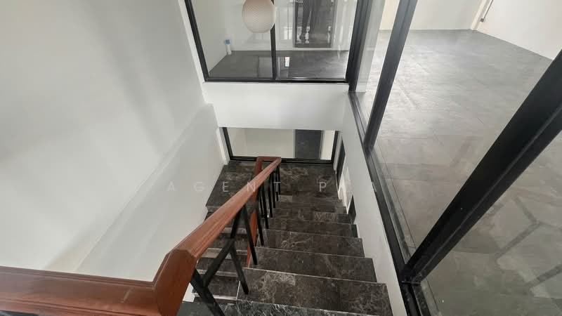 For Sale/Rent: Home Office on Sukhumvit Soi 62, near BTS Bang Chak Station (SPSAD4094), Bangkok, Bang Chak, Phra Khanong, Bangkok, 2 Bedrooms, 420 sqm, Townhouse For Rent, by Agent Pla, 500436220 - DDproperty.com