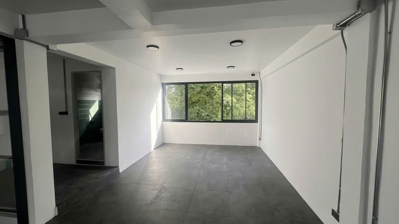 For Sale/Rent: Home Office on Sukhumvit Soi 62, near BTS Bang Chak Station (SPSAD4094), Bangkok, Bang Chak, Phra Khanong, Bangkok, 2 Bedrooms, 420 sqm, Townhouse For Rent, by Agent Pla, 500436220 - DDproperty.com