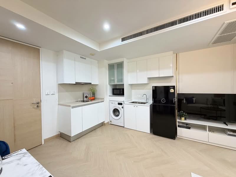 Collezio Sathorn-Pipat, Bangkok, 41 Soi Pipat 1 Silom Road, Silom, Bang Rak, Bangkok, 1 Bedroom, 42 sqm, Condo For Rent, by Thanakit Pongpit, 500436379 - DDproperty.com