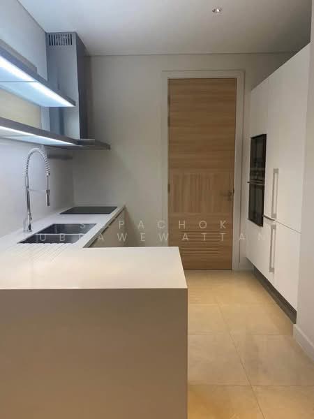 Sindhorn Residence, Bangkok, 54 Soi Ton Son, Lumphini, Pathum Wan, Bangkok, 2 Bedrooms, 115 sqm, Condo For Rent, by Supachok Subrawewattana, 500436598 - DDproperty.com