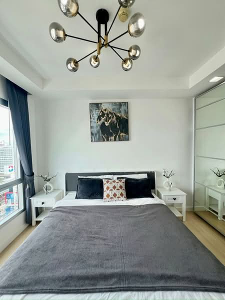 Thru Thonglor, Bangkok, Petchaburi Road, Bang Kapi, Huai Khwang, Bangkok, 1 Bedroom, 37 sqm, Condo For Rent, by Nutnaree Nakkaew, 500436824 - DDproperty.com
