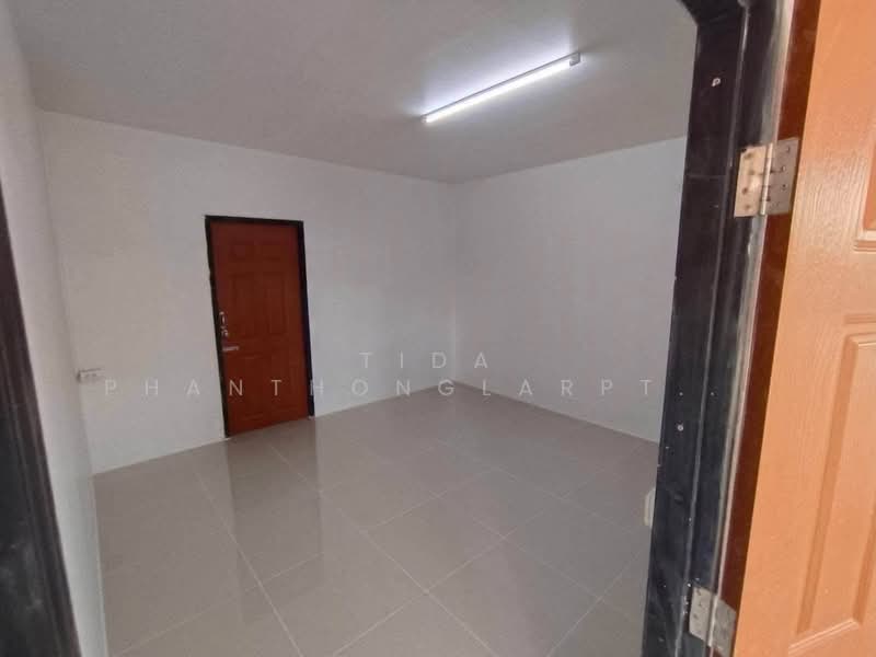 Warehouse for rent in Bangkok Kreetha, Rom Klao area, fenced property, suitable for car repair shop, Bangkok, Thap Chang, Saphan Sung, Bangkok, , 400 sqm, Warehouse/Factory For Rent, by Tida phanthonglarptawee, 500436891 - DDproperty.com