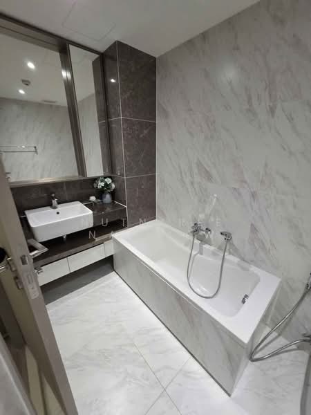 Fynn Asoke, Bangkok, 28 Sukhumvit 10 Alley, Khlong Toei, Bangkok, 2 Bedrooms, 53 sqm, Condo For Rent, by Nutnaree Nakkaew, 500436901 - DDproperty.com