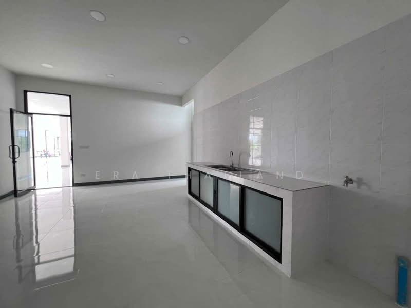 ขาย หรือ เช่า Home Office + Warehouse ใหม่แกะกล่อง พร้อมดำเนินธุรกิจทันที! 2,380 ตรม. ศาลายา, Nakhon Pathom, Ngiu Rai, Nakhon Chai Sri, Nakhon Pathom, , 2,140 sqm, Warehouse/Factory For Sale, by ERA Thailand, 500437339 - DDproperty.com