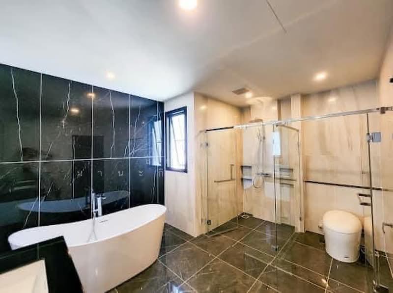The Palazzo Pinklao, Bangkok, 55 Borommaratchachonnani Frontage Rd, Sala Thammasop, Thawi Watthana, Bangkok, 5 Bedrooms, 703 sqm, Single Detached House For Sale, by ธัญวัลย์ มานะกิจรุ่งเรือง, 500437388 - DDproperty.com