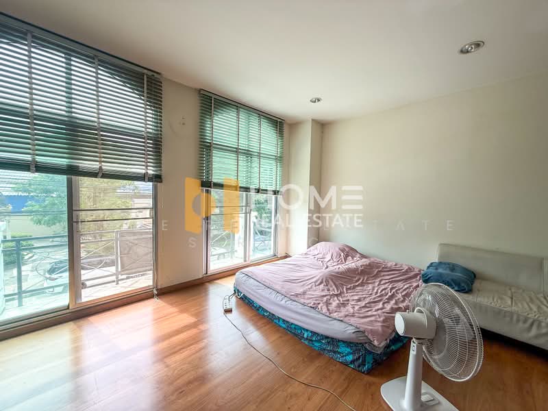 Baan Klang Muang The Royal Monaco Srinakarin-Pattanakarn, Bangkok, Rama 9 Road, Soi 43, Suan Luang, Bangkok, 4 Bedrooms, 180 sqm, Townhouse For Sale, by HOME Real Estate Service, 500437434 - DDproperty.com