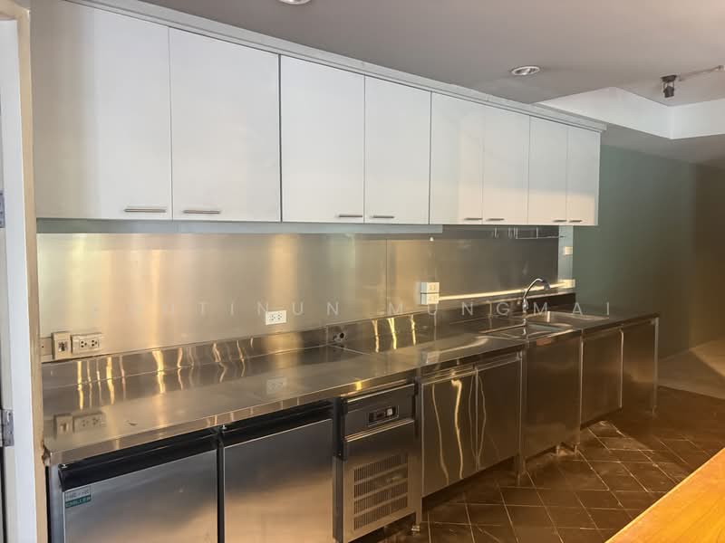 For Rent: G Floor in Asok BTS 5 Minute Walk Ideal for Restaurant, Clinic, กรุงเทพ, คลองเตยเหนือ, วัฒนา, กรุงเทพ, 160 ตร.ม., พื้นที่ขายของ ให้เช่า, โดย Chutinun Mungmai, 500437441 - DDproperty.com