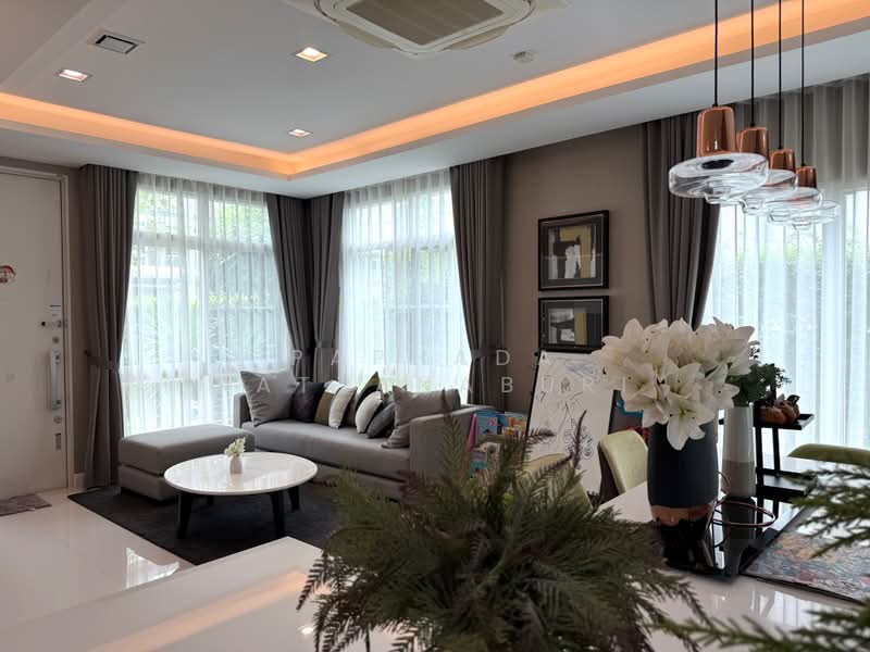 Mantana Motorway-New Krungthepkreetha, Bangkok, Phatthana Chonnabot 4 Road, Khlong Song Ton Nun, Lat Krabang, Bangkok, 3 Bedrooms, 158 sqm, Single Detached House For Sale, by Paphada Rattanaburi, 500437505 - DDproperty.com