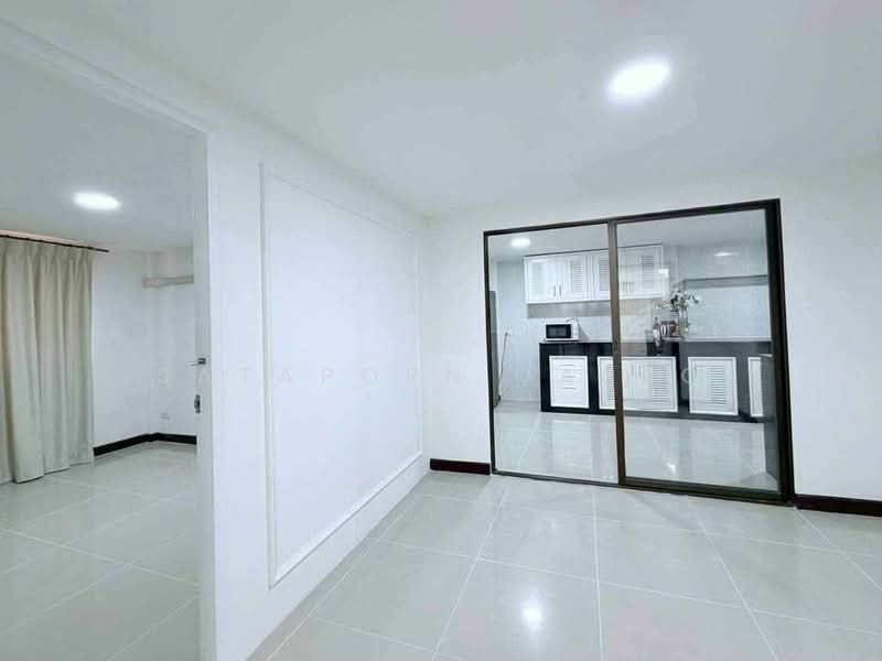 6-BR House, Bangkok, Samsen Nok, Huai Khwang, Bangkok, 6 Bedrooms, 500 sqm, Single Detached House For Rent, by Sataporn Jalao, 500437595 - DDproperty.com