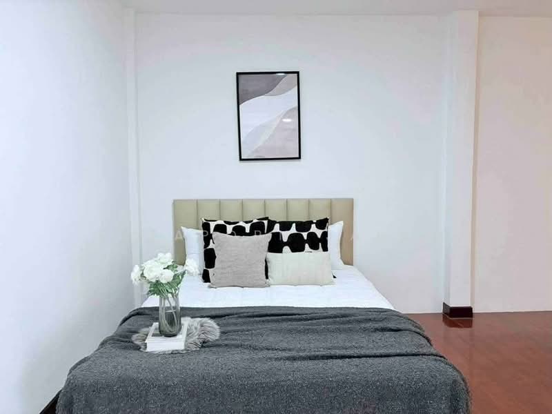 6-BR House, Bangkok, Samsen Nok, Huai Khwang, Bangkok, 6 Bedrooms, 500 sqm, Single Detached House For Rent, by Sataporn Jalao, 500437595 - DDproperty.com