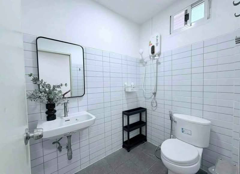 6-BR House, Bangkok, Samsen Nok, Huai Khwang, Bangkok, 6 Bedrooms, 500 sqm, Single Detached House For Rent, by Sataporn Jalao, 500437595 - DDproperty.com