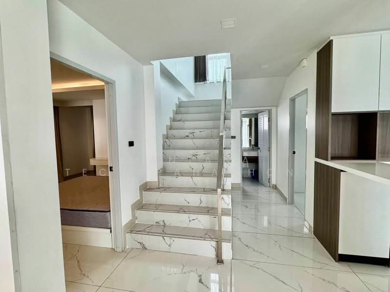 Chokchai Village 9, Chon Buri (Pattaya), Bang Lamung, Bang Lamung (Pattaya), Chon Buri (Pattaya), 5 Bedrooms, 280 sqm, Townhouse For Rent, by Mantana Techapahaphong, 500437807 - DDproperty.com